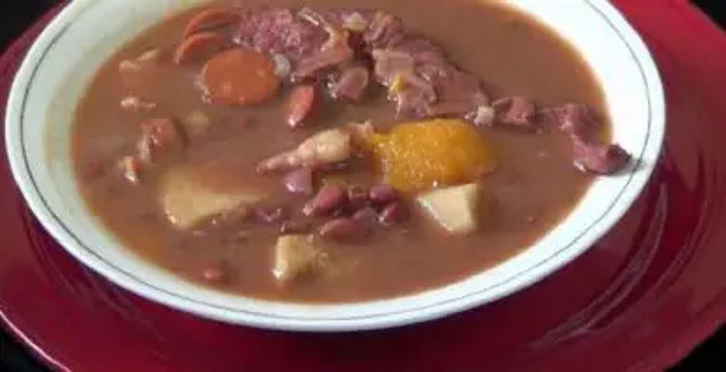 Receta de SOPA DE FRIJOLES CON COSTILLA DE CERDO